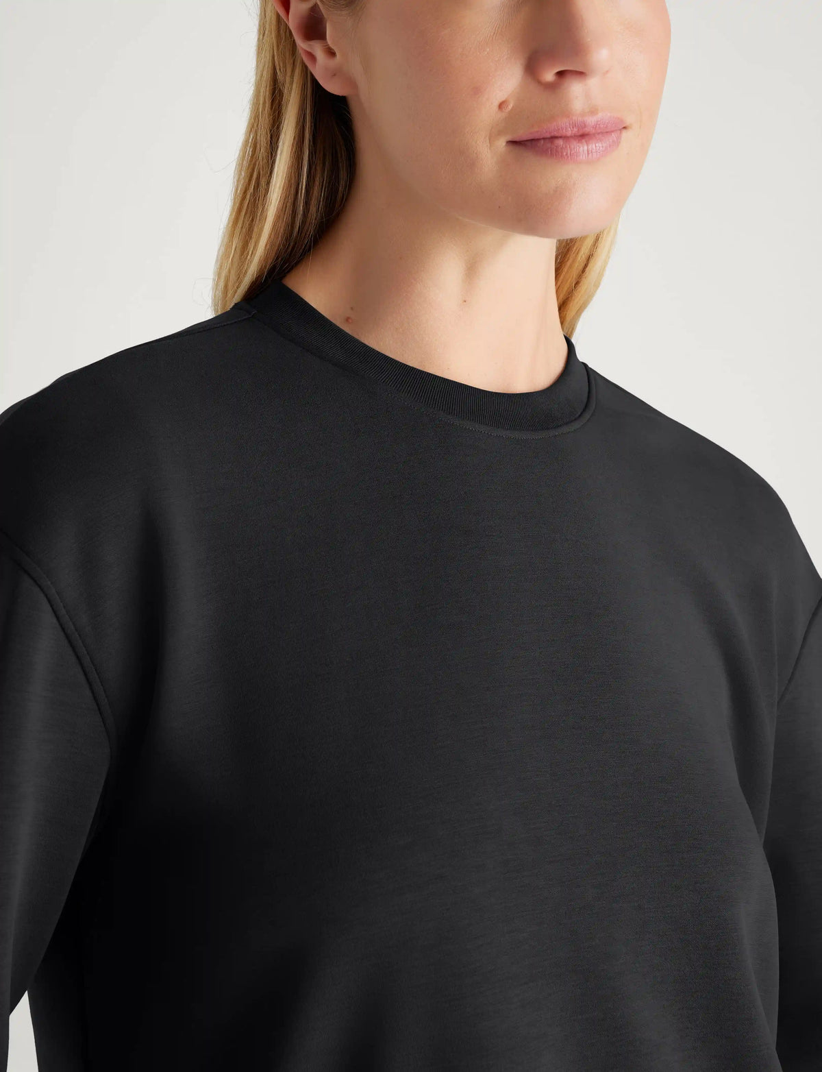 Women's Luxe Traveler Knit Long Sleeve Crew Neck